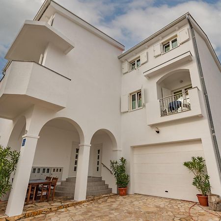 Haus Toni Lägenhet Ražanac Exteriör bild