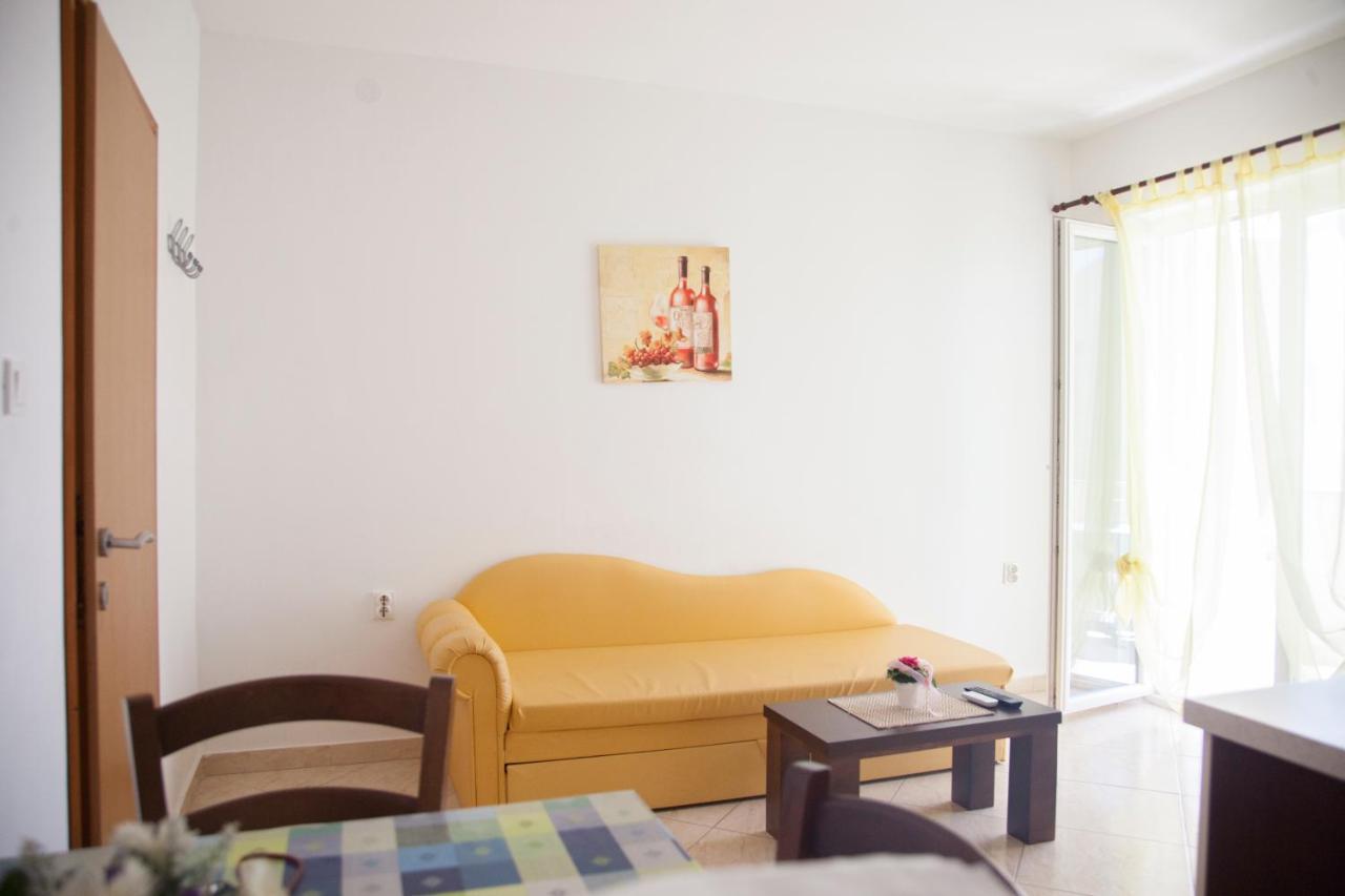 Haus Toni Lägenhet Ražanac Exteriör bild