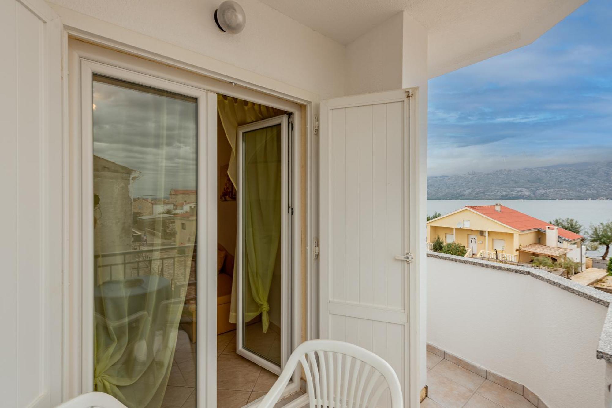 Haus Toni Lägenhet Ražanac Exteriör bild