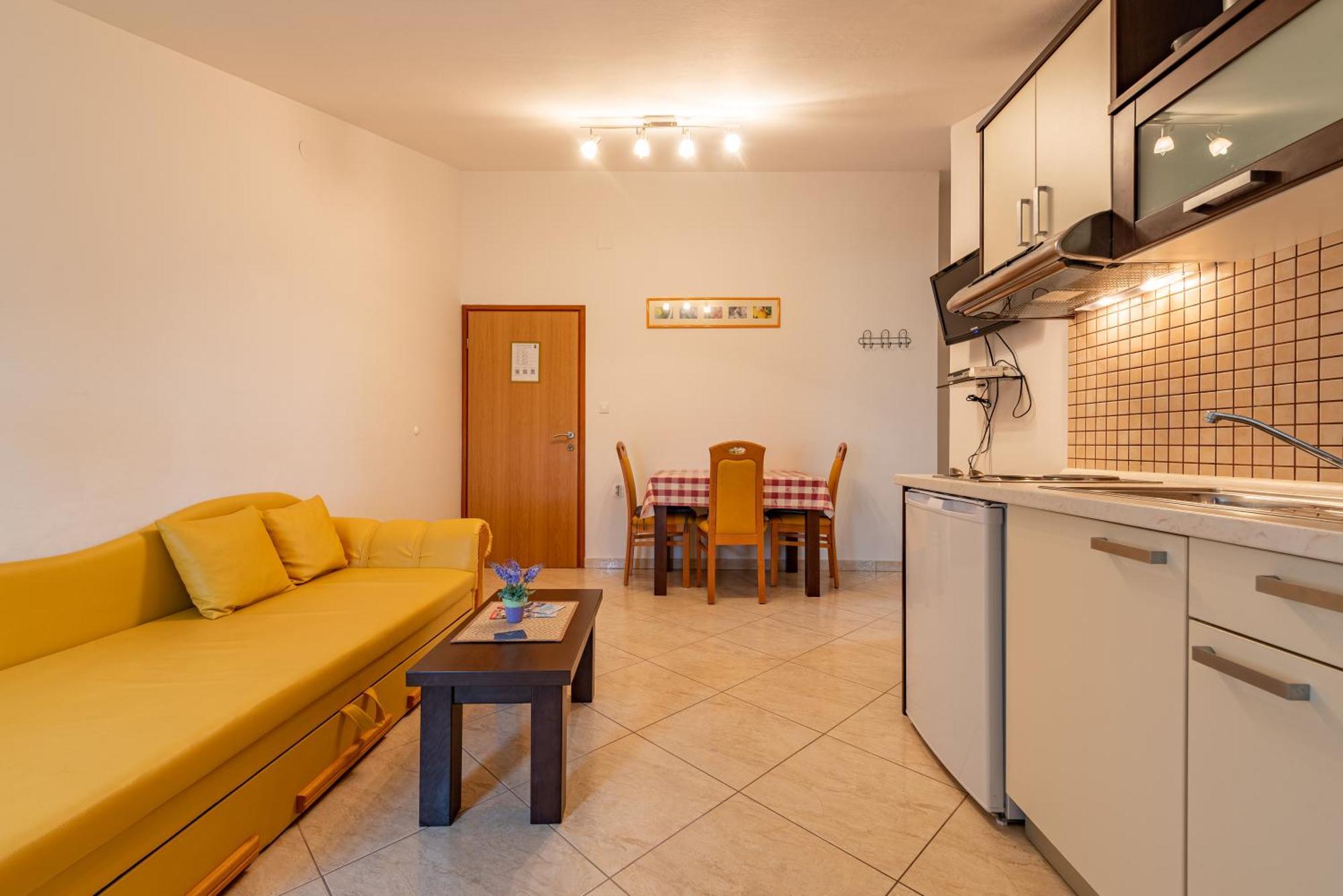 Haus Toni Lägenhet Ražanac Exteriör bild