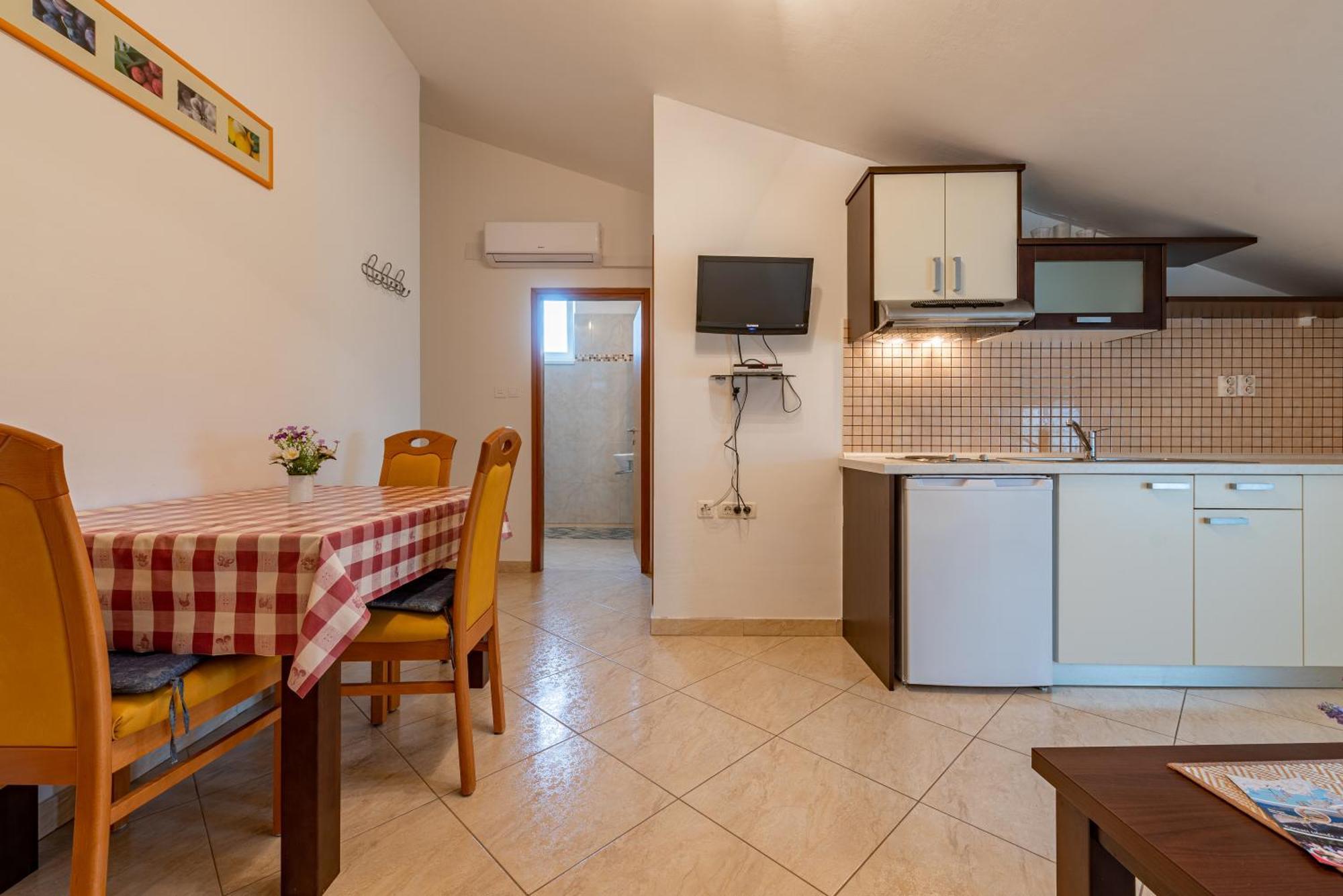 Haus Toni Lägenhet Ražanac Exteriör bild