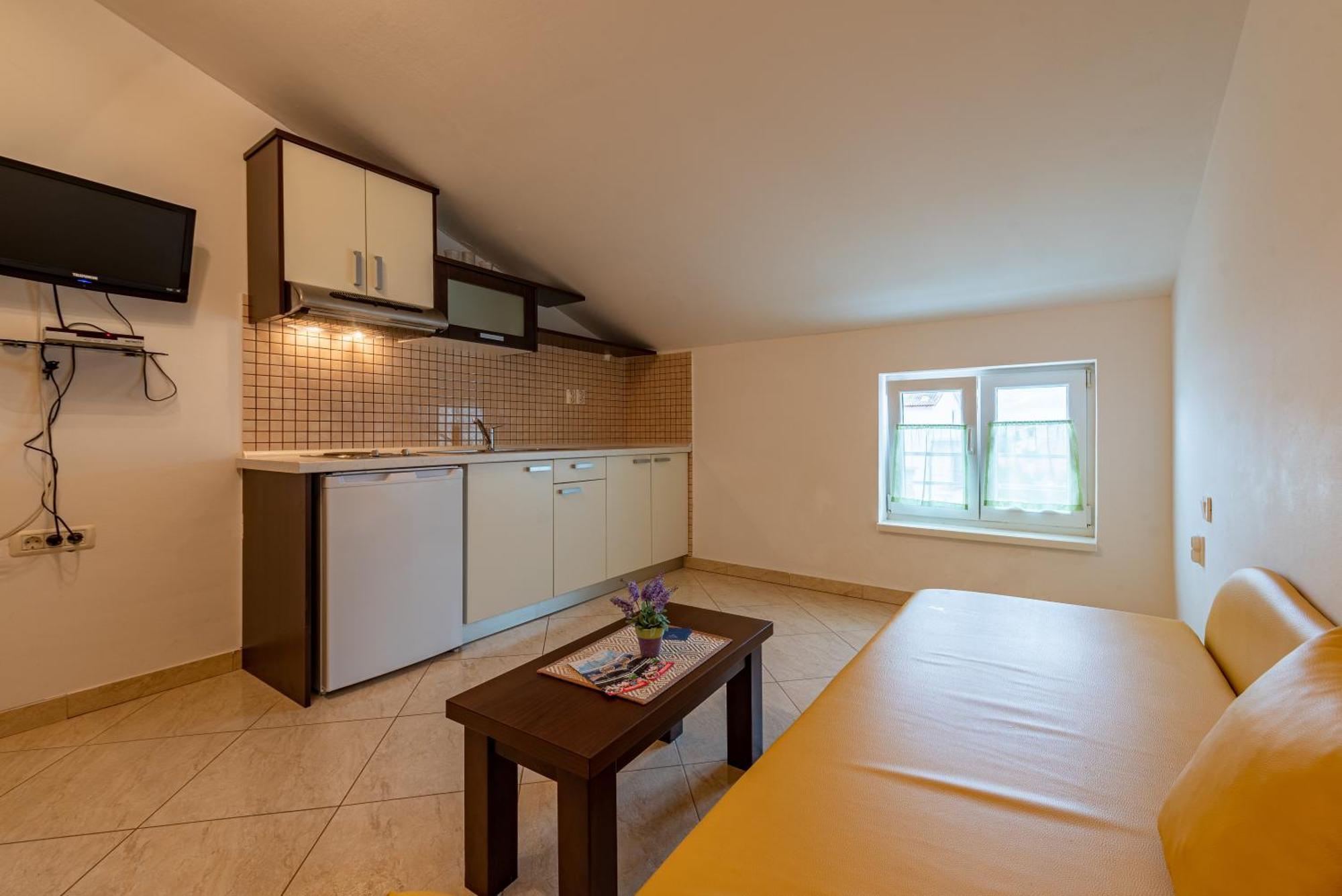 Haus Toni Lägenhet Ražanac Exteriör bild