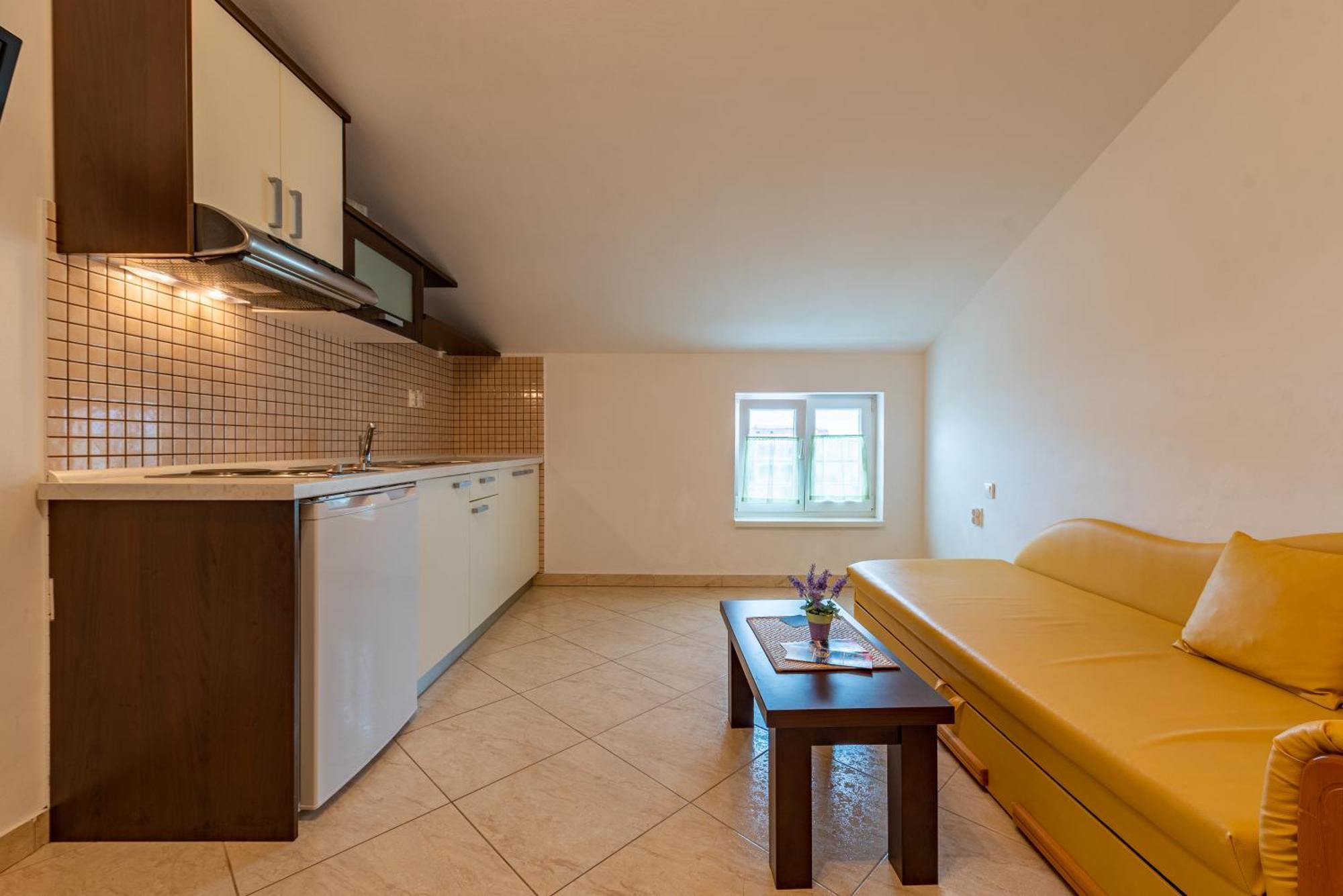 Haus Toni Lägenhet Ražanac Exteriör bild