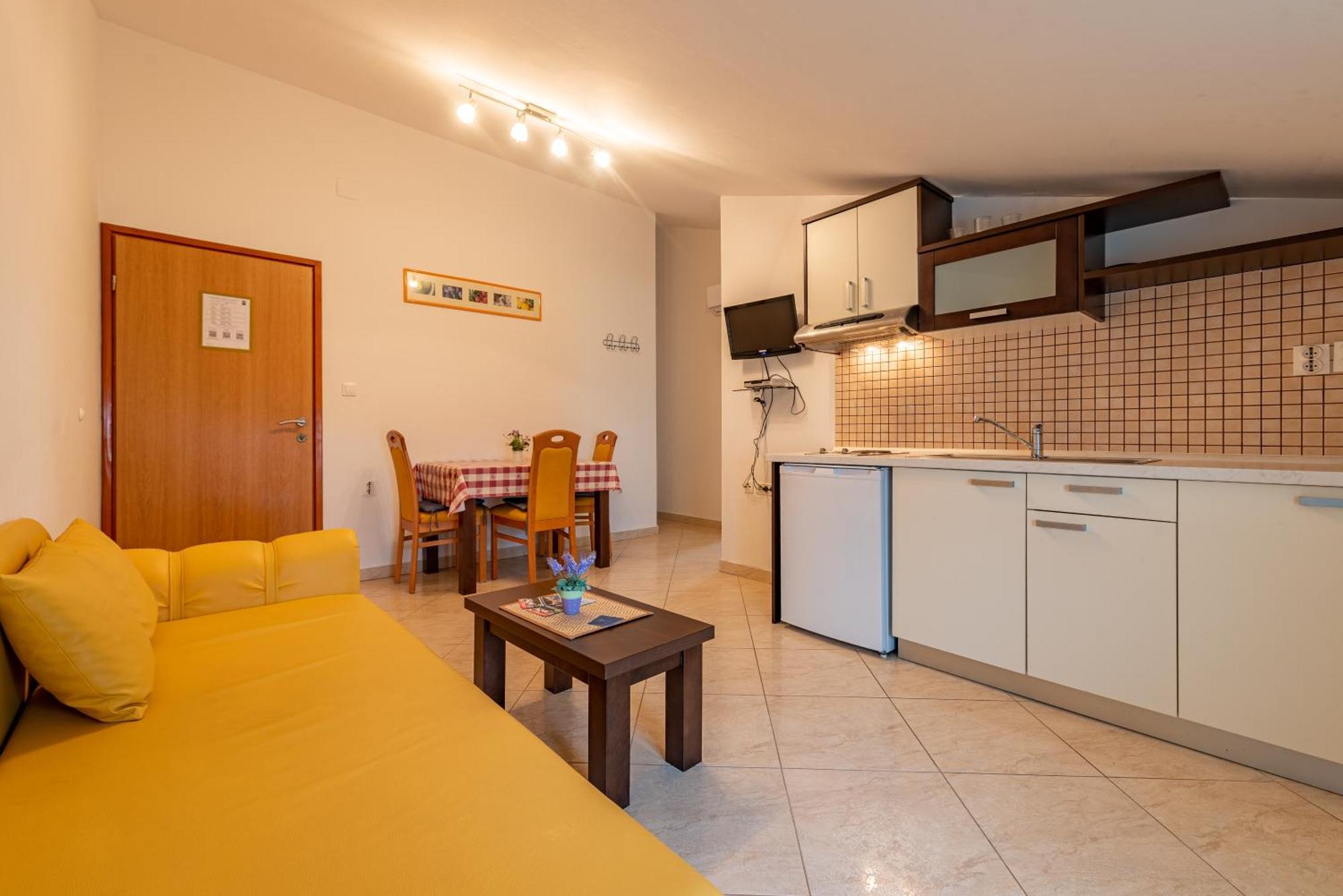 Haus Toni Lägenhet Ražanac Exteriör bild