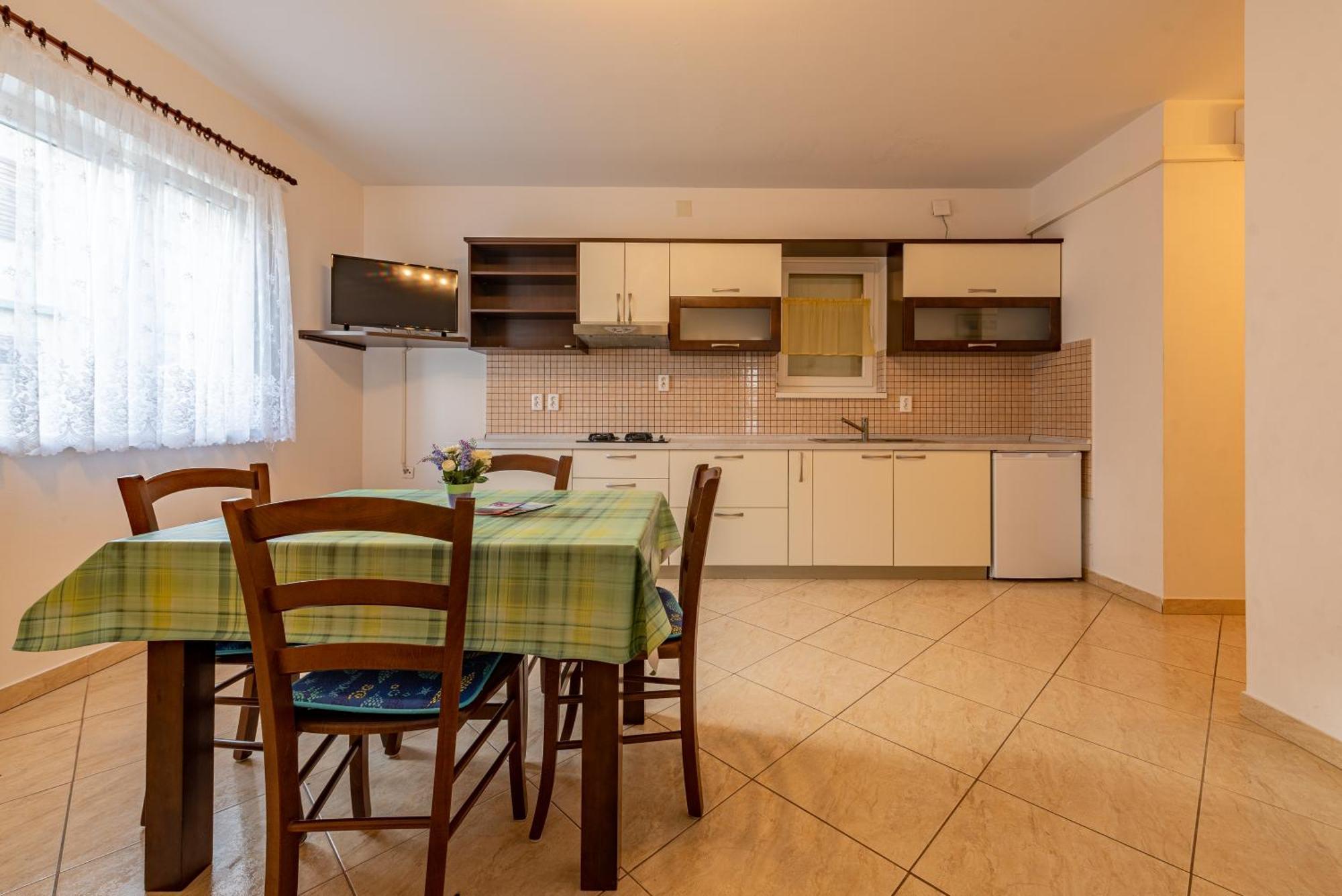 Haus Toni Lägenhet Ražanac Exteriör bild