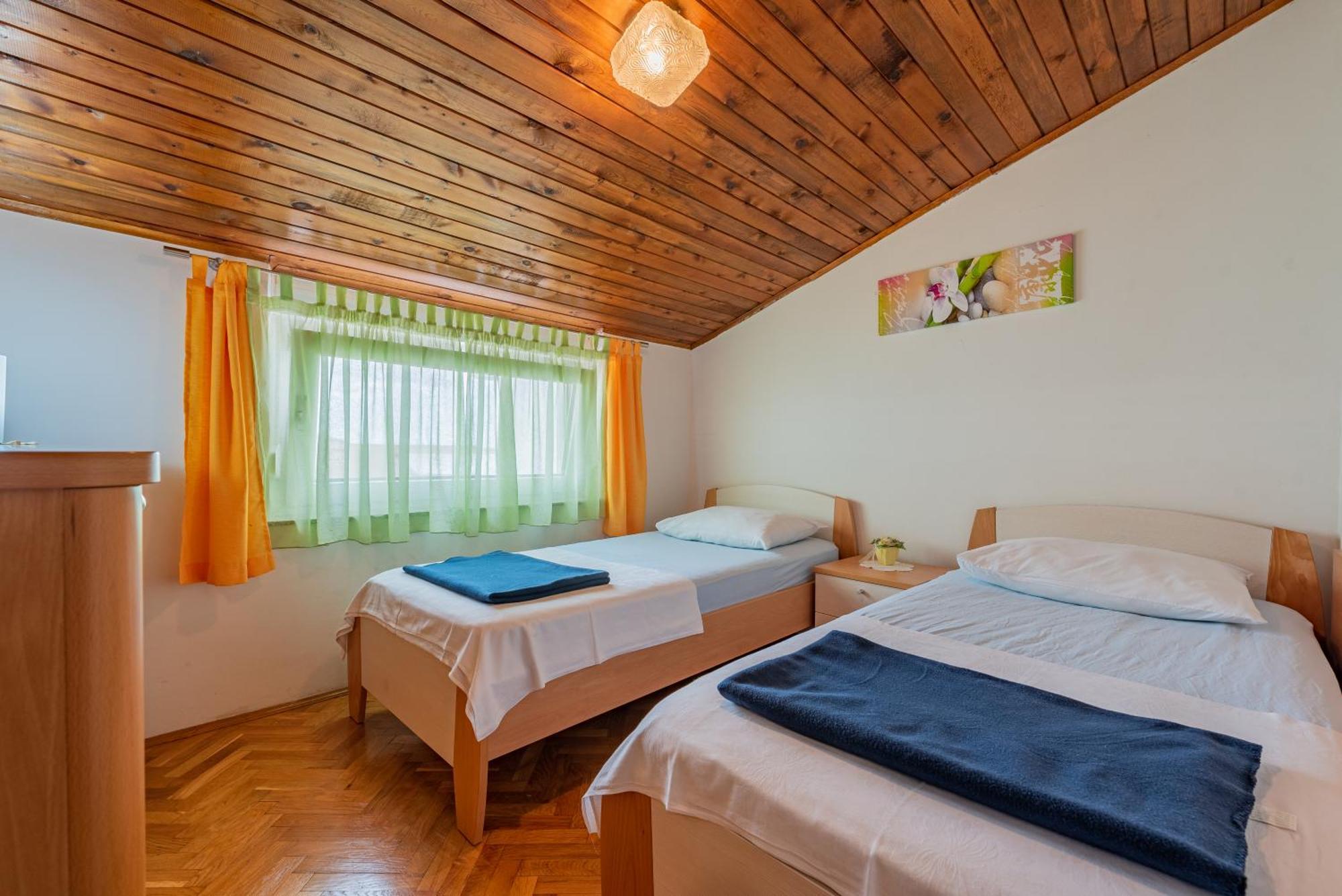 Haus Toni Lägenhet Ražanac Exteriör bild