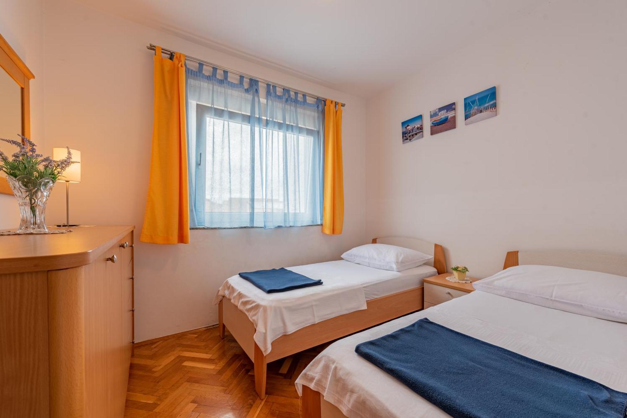 Haus Toni Lägenhet Ražanac Exteriör bild