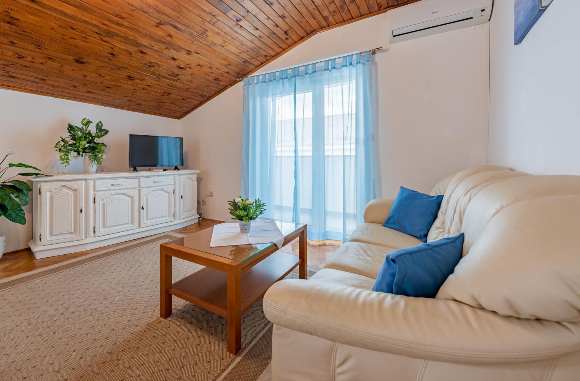 Haus Toni Lägenhet Ražanac Exteriör bild