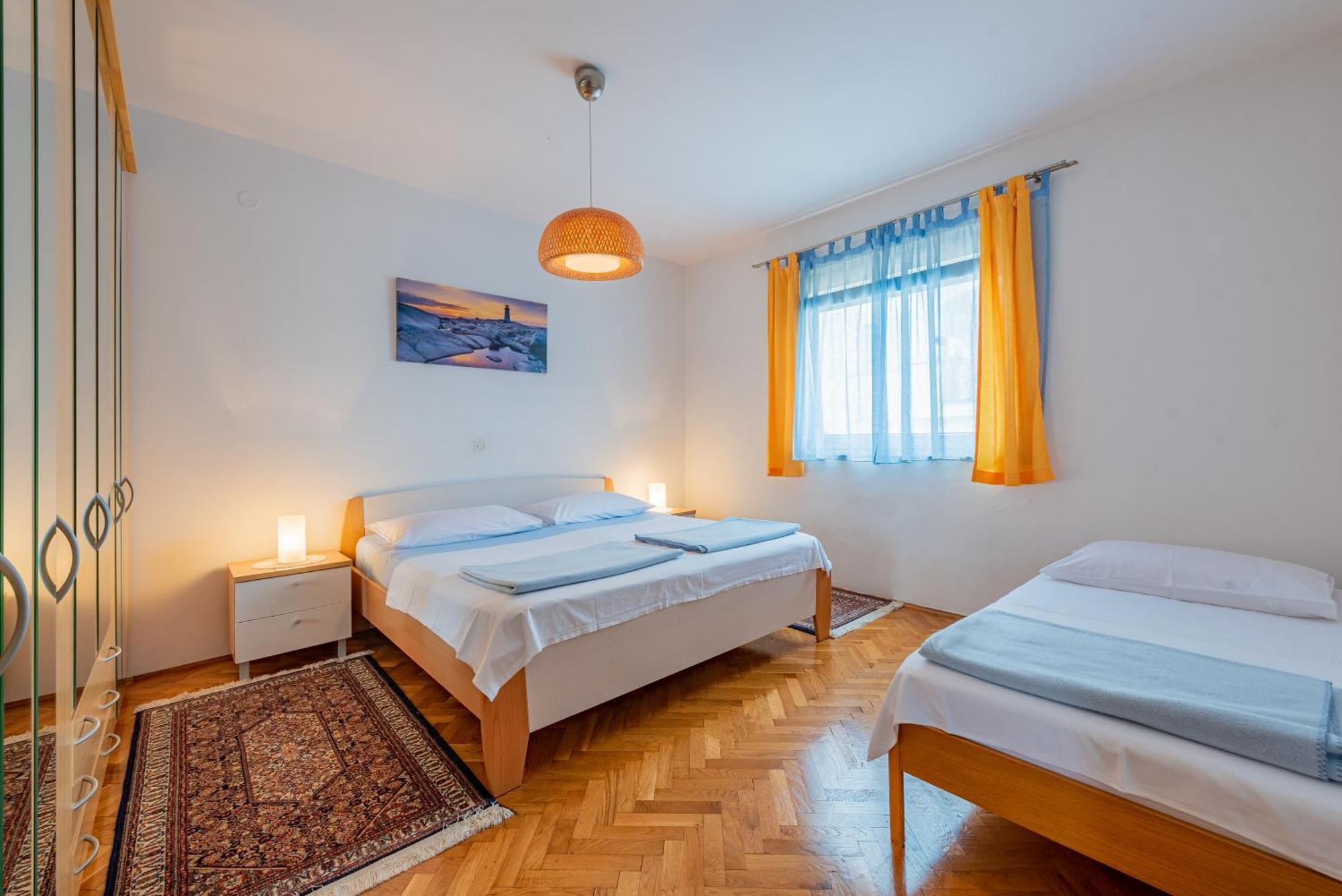 Haus Toni Lägenhet Ražanac Exteriör bild