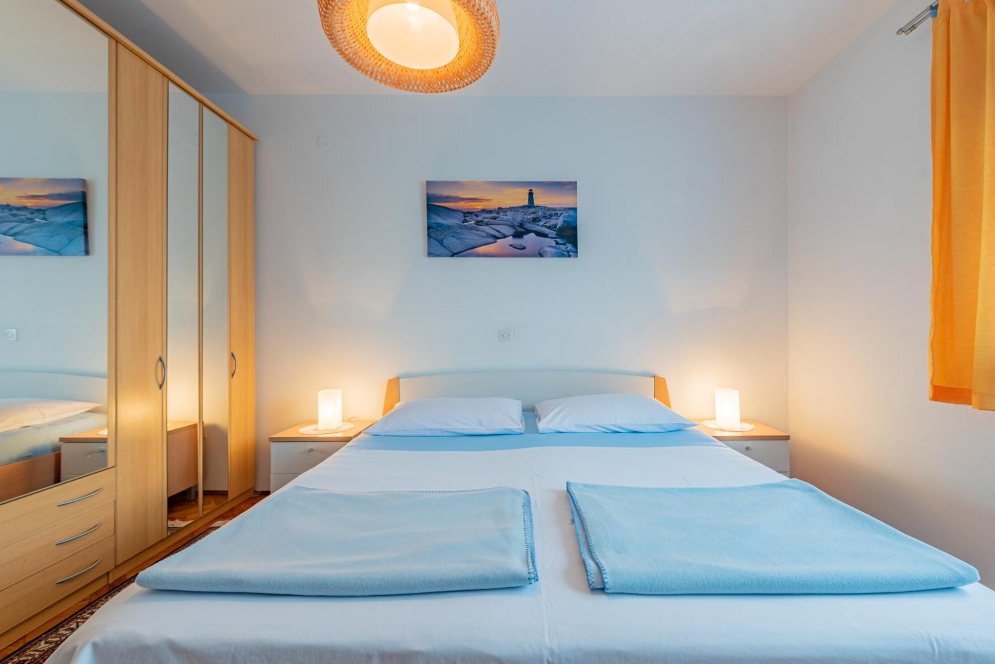Haus Toni Lägenhet Ražanac Exteriör bild