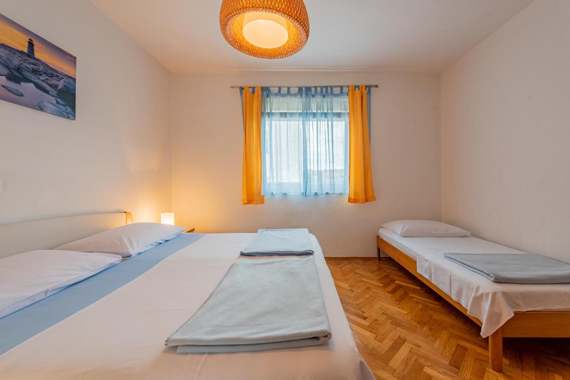 Haus Toni Lägenhet Ražanac Exteriör bild