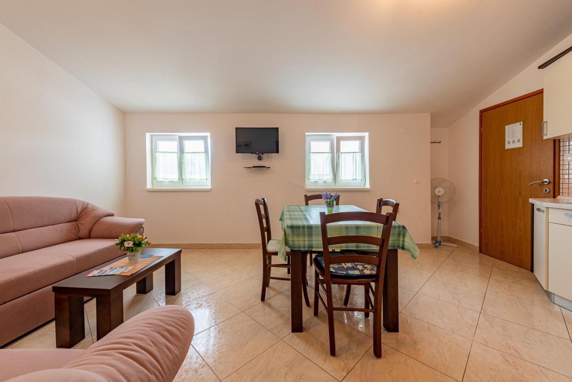 Haus Toni Lägenhet Ražanac Exteriör bild